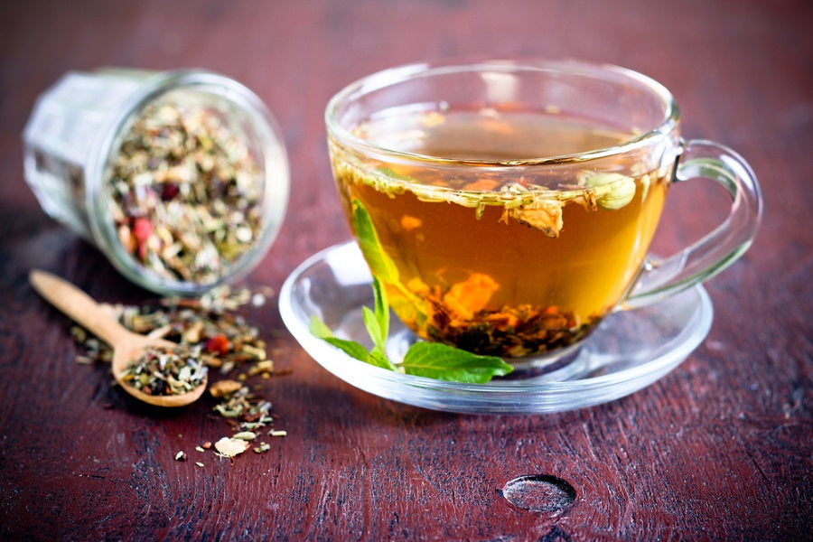 7 benefícios incríveis para a saúde do chá detox